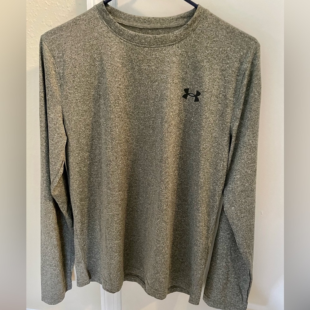 NWT BOYS UNDER ARMOUR XL LONG SLEEVE GREY SHIRT DRI-FIT
